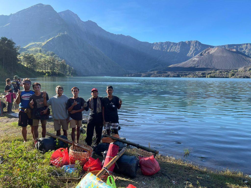 trekking mount rinjani